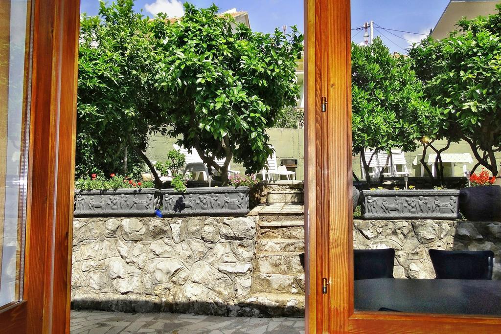 Holiday Home Apartment Tedo Klek Ngoại thất bức ảnh